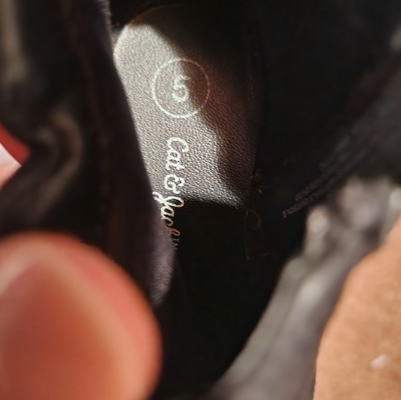 Cat and Jack Size 5 Bootie Boots - Picture 3 of 4